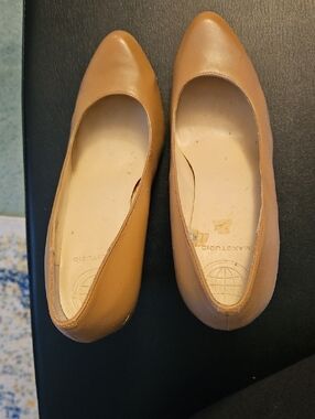 Women's Tan Pointed-Toe High Heels